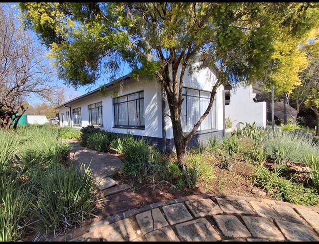 4 BEDROOM FREESTANDING FOR SALE IN FLAMWOOD